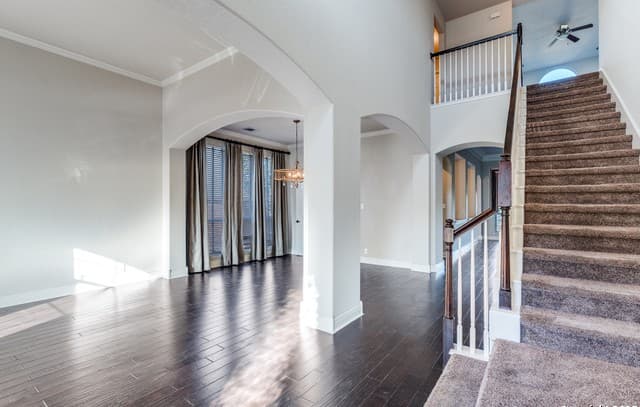 5-bedroom rental at 3327 Monarch in San Antonio, TX — photo 4