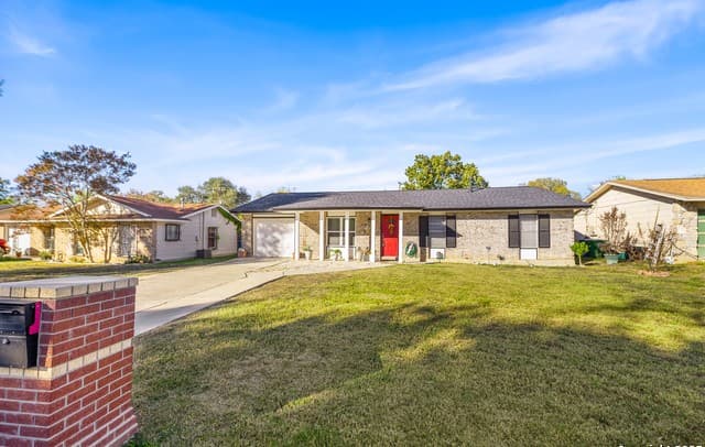 3-bedroom rental at 4423 Sun Vista Ln in San Antonio, TX — photo 1