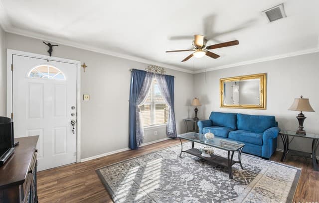 3-bedroom rental at 4423 Sun Vista Ln in San Antonio, TX — photo 3