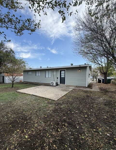 3-bedroom rental at 123 Moss Valley in San Antonio, TX — photo 2