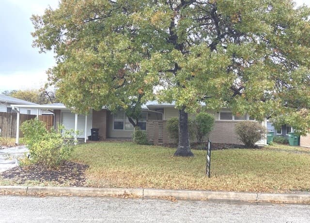 3-bedroom rental at 423 Timberlane in San Antonio, TX — photo 1