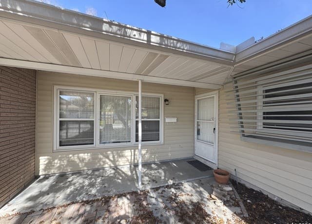 3-bedroom rental at 423 Timberlane in San Antonio, TX — photo 2