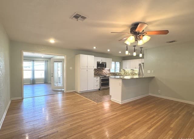 3-bedroom rental at 423 Timberlane in San Antonio, TX — photo 5
