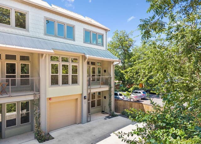 2-bedroom rental at 135 Cedar Street Unit 105 in San Antonio, TX — photo 2