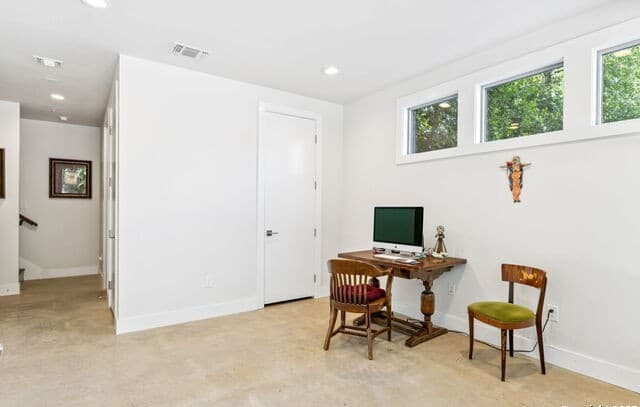 2-bedroom rental at 135 Cedar Street Unit 105 in San Antonio, TX — photo 5