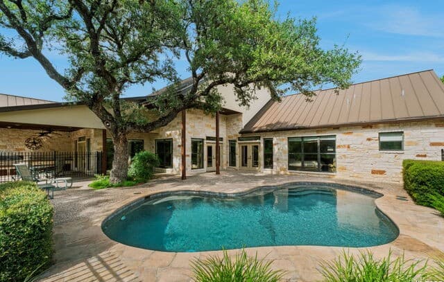 5-bedroom rental at 162 Riverwood in Boerne, TX — photo 2