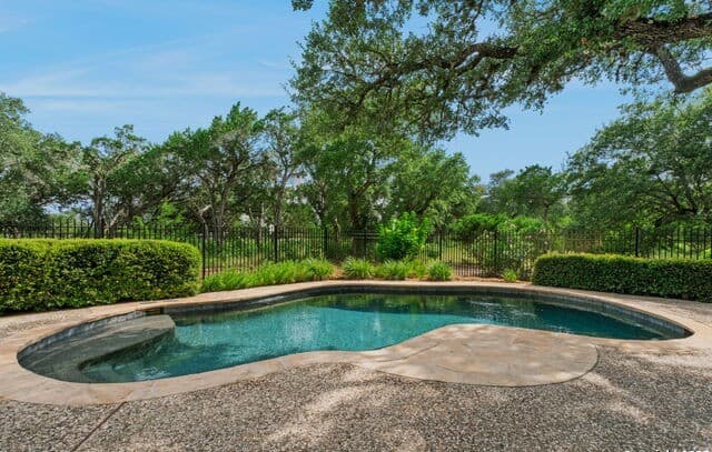 5-bedroom rental at 162 Riverwood in Boerne, TX — photo 3