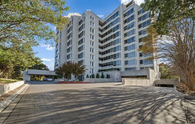 2-bedroom rental at 200 Patterson Unit APT 210 in San Antonio, TX — photo 2