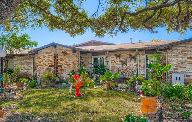 2-bedroom rental at 108 Sunnyland in San Antonio, TX — photo 2
