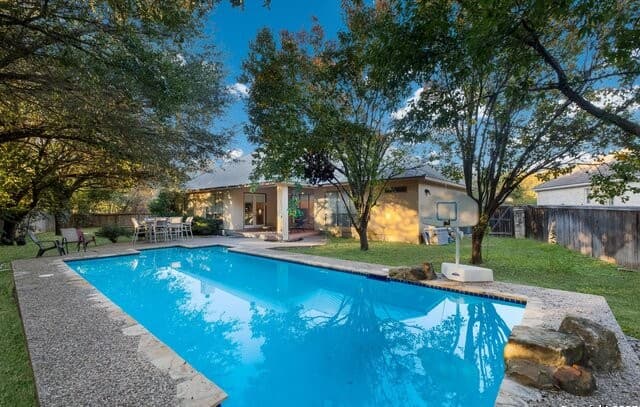 5-bedroom rental at 702 Bluff Breeze in San Antonio, TX — photo 2