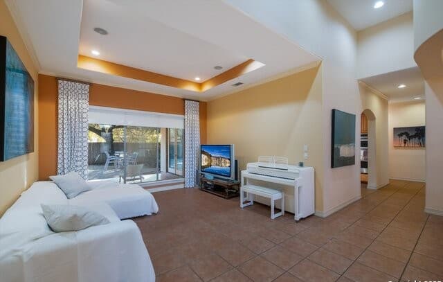 5-bedroom rental at 702 Bluff Breeze in San Antonio, TX — photo 5
