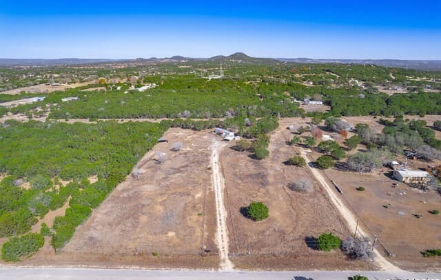 2-bedroom rental at 313 Big Meadows Dr in Bandera, TX — photo 2
