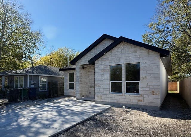 3-bedroom rental at 411 Moselle in San Antonio, TX — photo 1