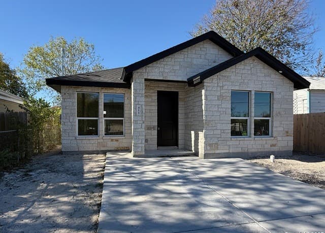 3-bedroom rental at 411 Moselle in San Antonio, TX — photo 2