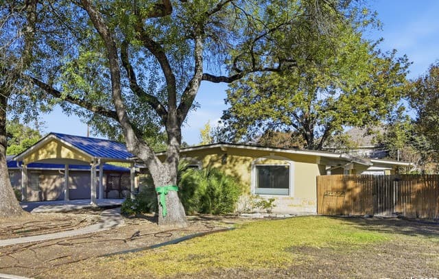 4-bedroom rental at 415 Calumet in San Antonio, TX — photo 3