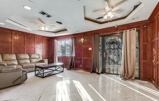 3-bedroom rental at 1022 S Hamilton in San Antonio, TX — photo 4