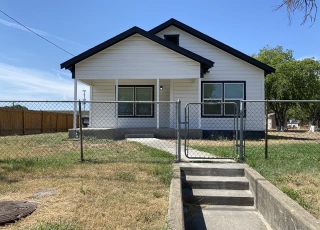 3-bedroom rental at 202 McCAULEY BLVD in San Antonio TX