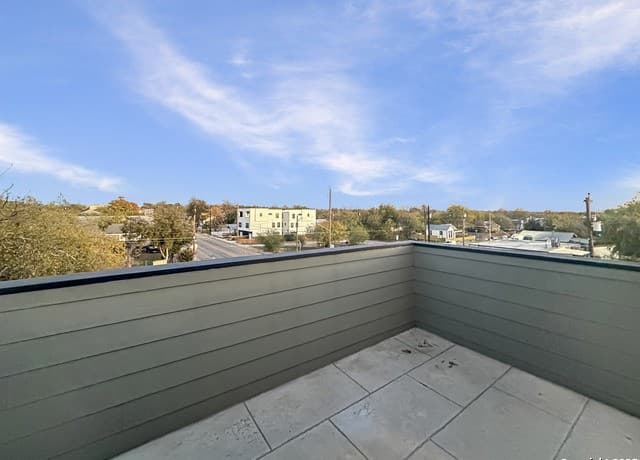 3-bedroom rental at 721-723 Iowa Unit 721 723 in San Antonio, TX — photo 2