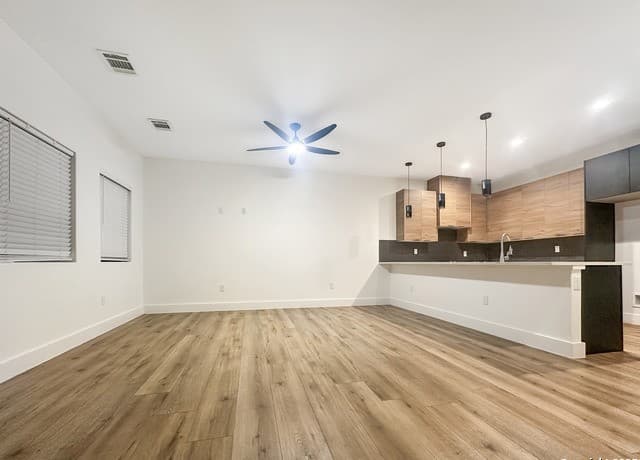 3-bedroom rental at 721-723 Iowa Unit 721 723 in San Antonio, TX — photo 4