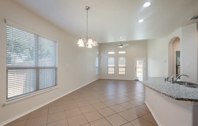 4-bedroom rental at 11723 Bricewood Heights in San Antonio, TX — photo 2