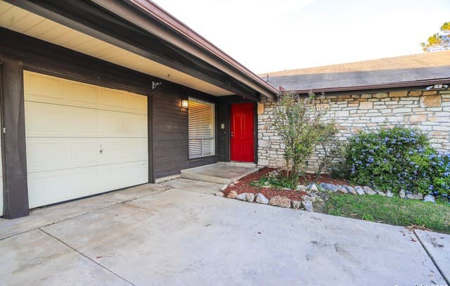 3-bedroom rental at 8227 Capricorn in Universal City, TX — photo 3