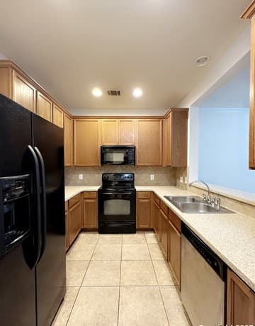 2-bedroom rental at 2509 Grayson Cir in San Antonio, TX — photo 5