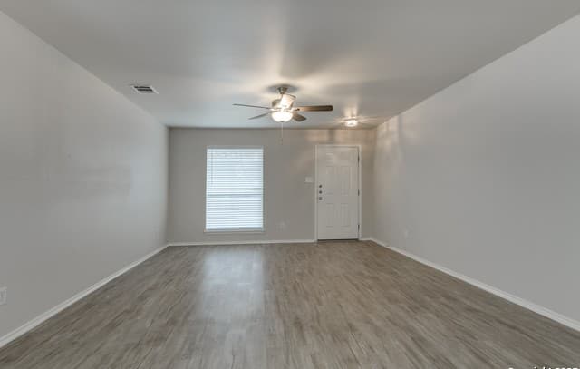 4-bedroom rental at 9023 Sahara Wds in Universal City, TX — photo 3