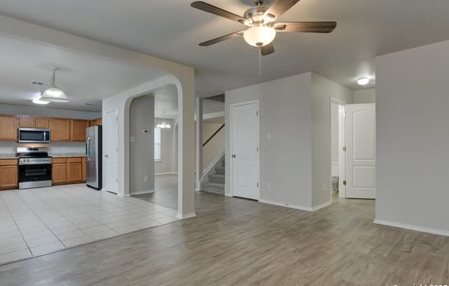 4-bedroom rental at 9023 Sahara Wds in Universal City, TX — photo 5