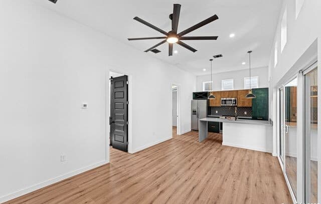 2-bedroom rental at 114 Bailey in San Antonio, TX — photo 5