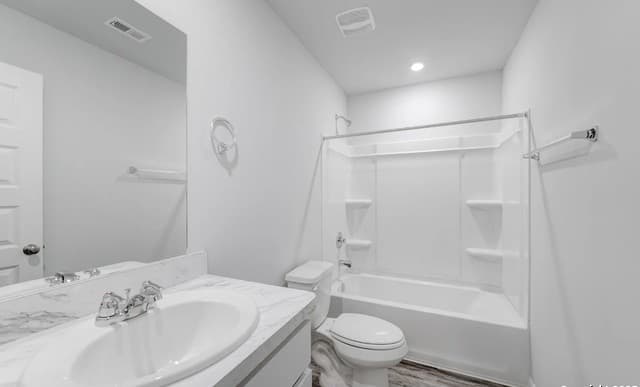 4-bedroom rental at 505 Sendera Way in Kenedy, TX — photo 4
