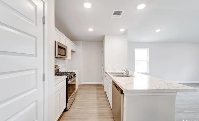 4-bedroom rental at 505 Sendera Way in Kenedy, TX — photo 5