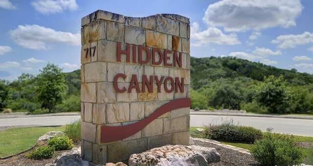 4-bedroom rental at 431 Canyon Path in San Antonio, TX — photo 4