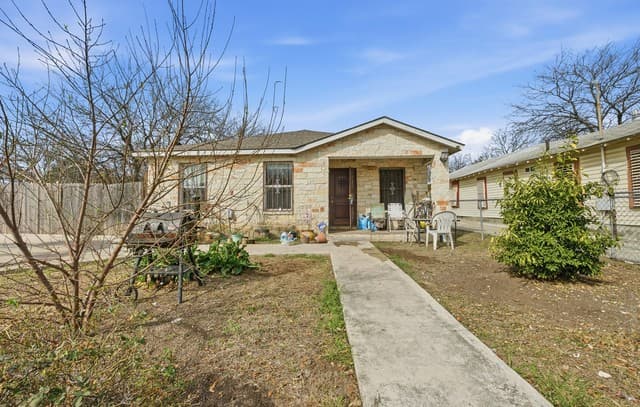 3-bedroom rental at 1303 Lombrano St in San Antonio, TX — photo 1