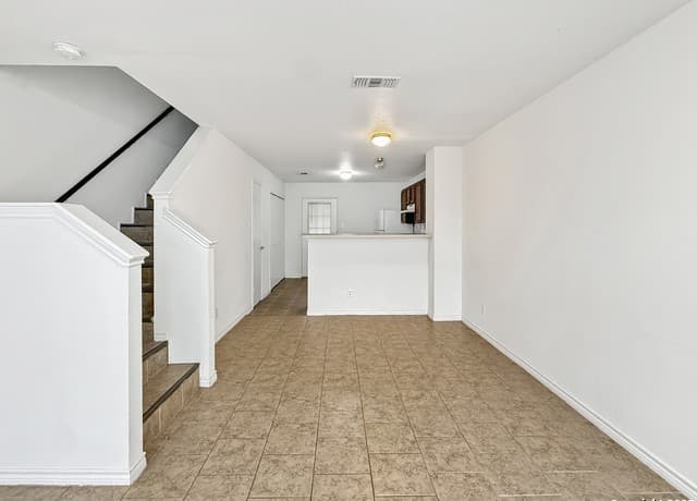 2-bedroom rental at 107 Autumn PASS Unit 107 in San Antonio, TX — photo 2