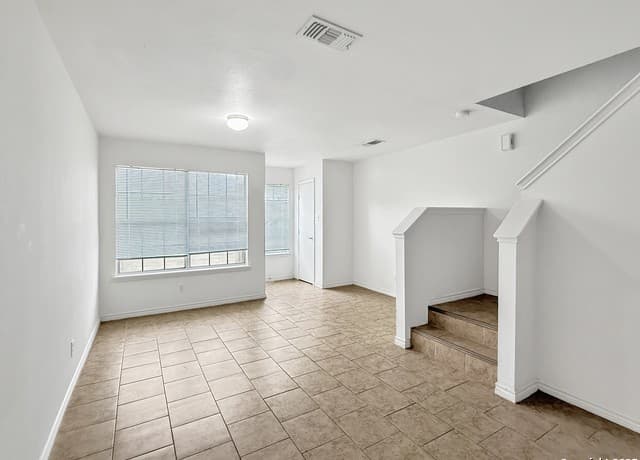 2-bedroom rental at 107 Autumn PASS Unit 107 in San Antonio, TX — photo 4