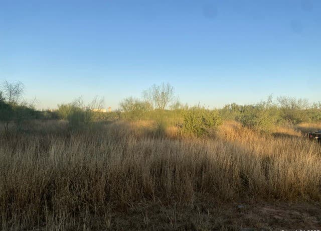 rental at 117 W Fm in Dilley, TX — photo 5