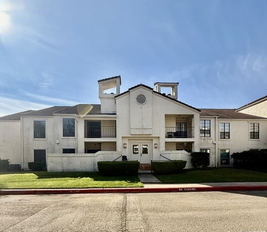 1-bedroom rental at 2255 Thousand Oaks Unit 808 in San Antonio, TX — photo 1