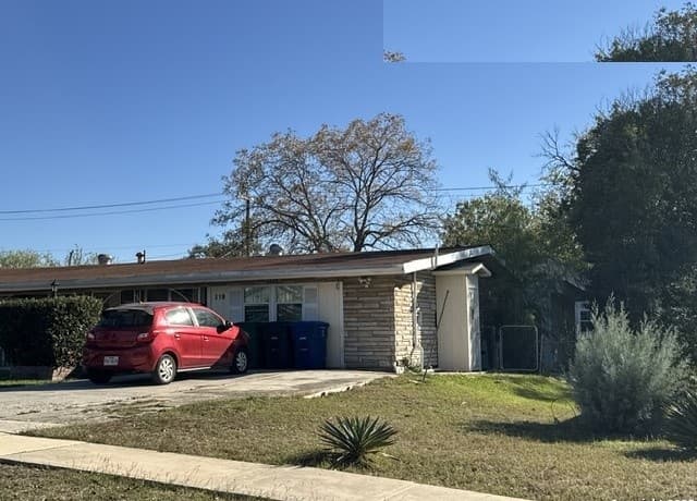 3-bedroom rental at 318 Rexford in San Antonio, TX — photo 2