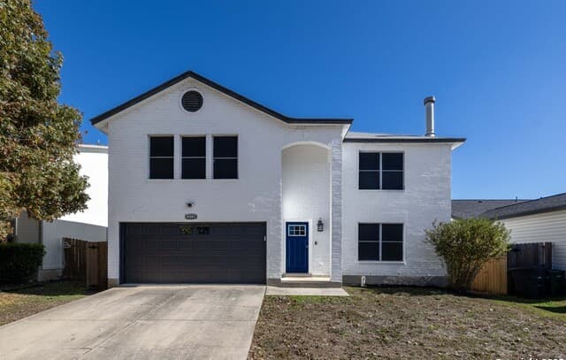 4-bedroom rental at 13130 Woller Vly in San Antonio, TX — photo 2