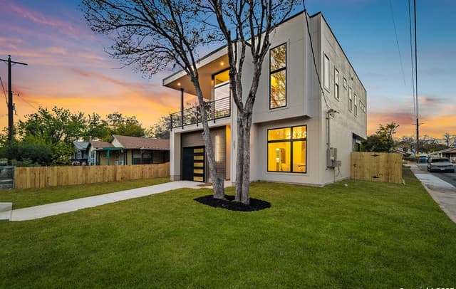 Home for sale at 257 E Baylor in San Antonio, TX — photo 2