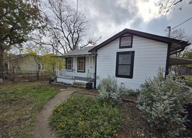 2-bedroom rental at 1518 Waverly in San Antonio, TX — photo 2