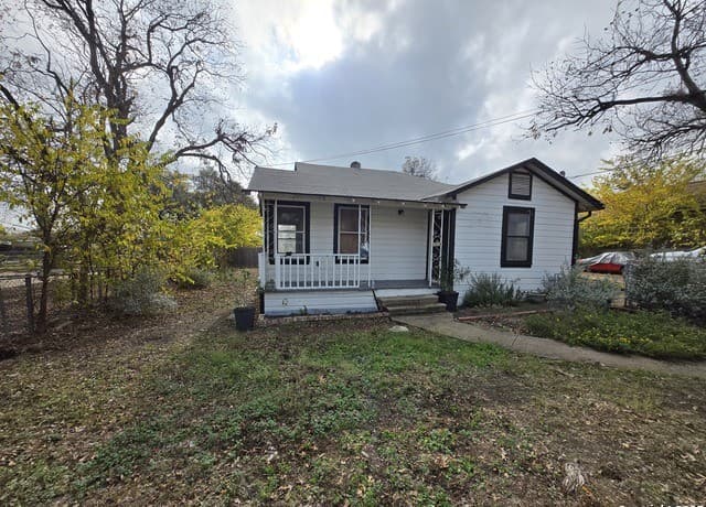 2-bedroom rental at 1518 Waverly in San Antonio, TX — photo 3