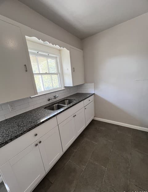 2-bedroom rental at 734 Donaldson Ave Unit B in San Antonio, TX — photo 3