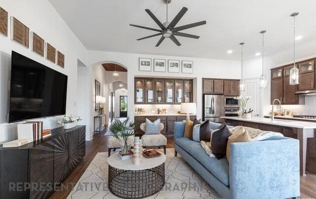 Home for sale at 255 White Oak in Castroville, TX — photo 3