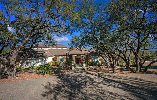 4-bedroom rental at 265 Fossil Hills in Spring Branch, TX — photo 4