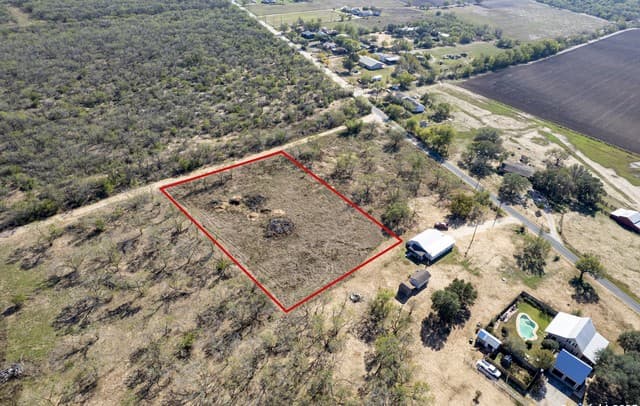 rental at 19672 Ballard Rd. in Elmendorf, TX — photo 3