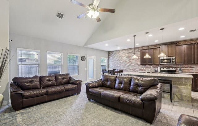 Home for sale at 724 Morgan in Cibolo, TX — photo 4