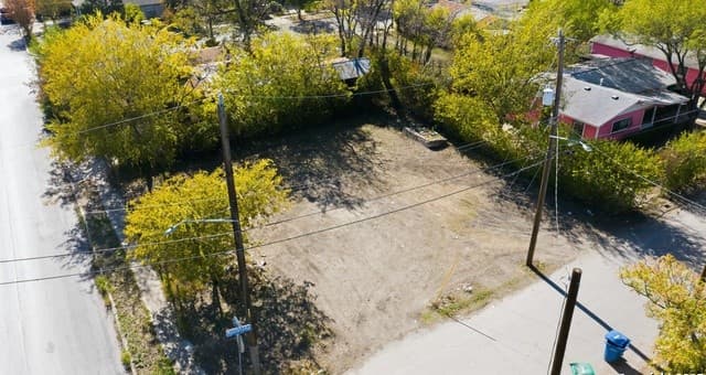 rental at 907 S Navidad st 1 in San Antonio, TX — photo 1