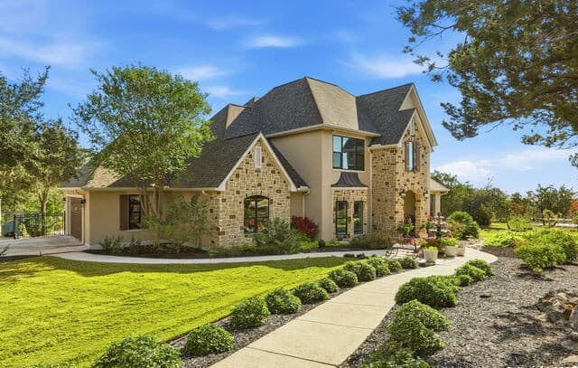 5-bedroom home for sale at 426 County Road 2801 W in Mico TX