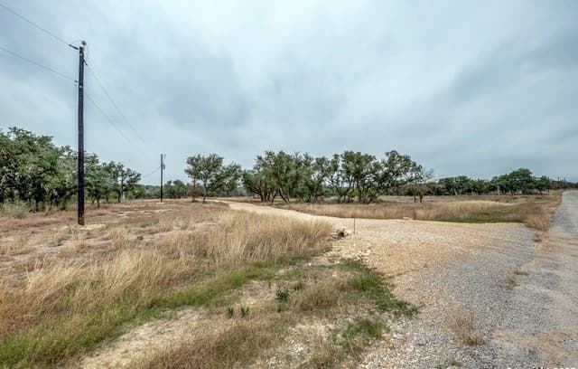 rental at 801 Grand Oaks in Hondo, TX — photo 4